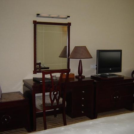 Huayue Hotel Canton Esterno foto